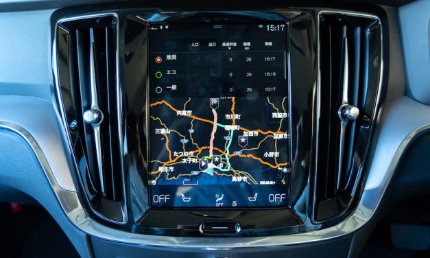 【ちょっとクセが強い！？】Volvo New V60 純正カーナビを切る