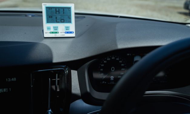 【Volvoを守れ】純正サンシェードは本当にダッシュボードの高熱を防げるのか！？