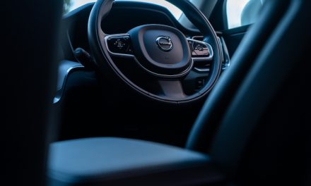 【Volvo New V60】インテリアの色は何がいい？-ブラック（本革レザー）編-