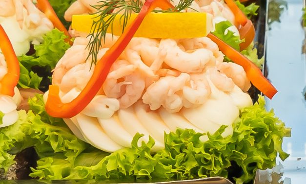 【スウェーデン料理】小エビのオープンサンド（サンドウィッチ）や魔女の宅急便に出てきそうなパイを空港で喰らってみては！？