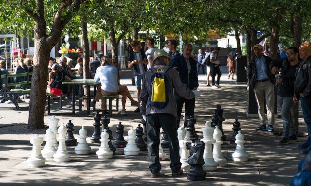 スウェーデンに渡るまでに習得しておくべき技能の１つはチェス！